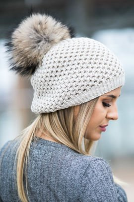 Beretka wełniana z pomponem z naturalnego jenota