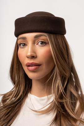 Brązowy wełniany toczek Mia