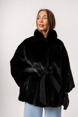 Czarne futro w stylu poncza z naturalnych norek