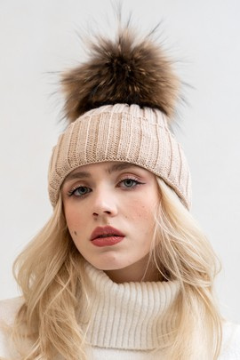 Czapka wełniana w prążki z pomponem z naturalnego futra jenota
