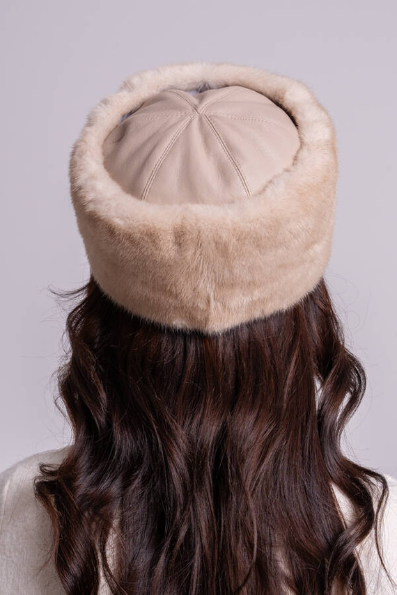 Beżowy toczek z norki