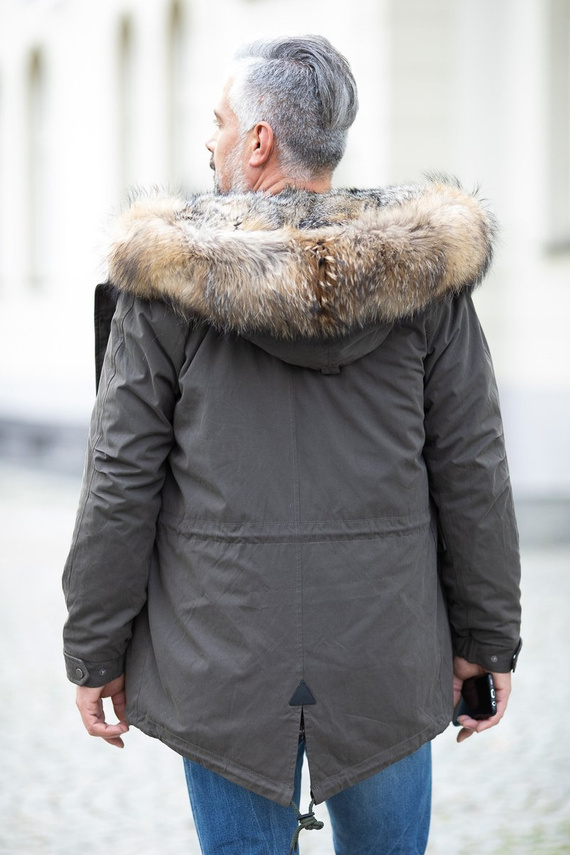 Kurtka męska typu parka ocieplana naturalnym futrem lisa argentyńskiego.