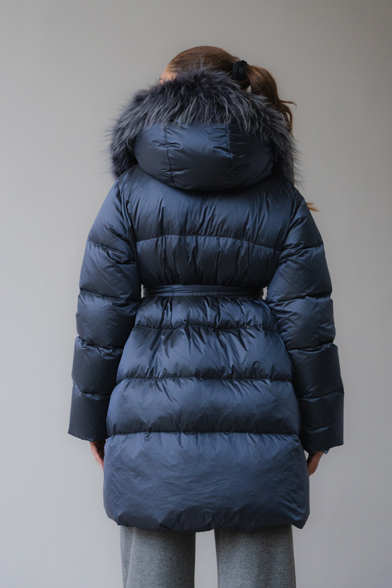 Granatowa kurtka marki Flo&Clo z futrzanym obszyciem