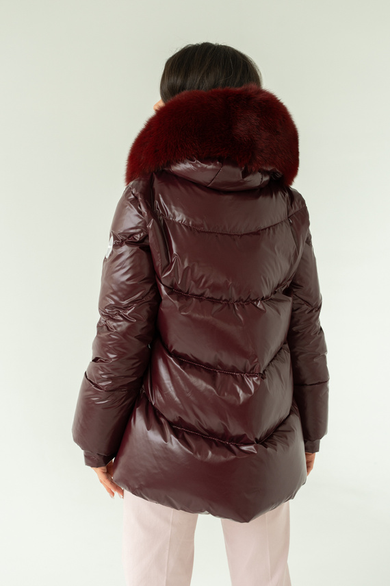 Bordowa włoska kurtka puchowa marki Flo&Clo z kapturem i futrzanym wykończeniem
