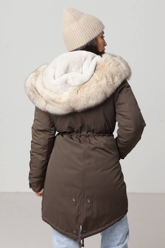 Kurtka parka w kolorze khaki obszyta naturalnym futrem z lisa