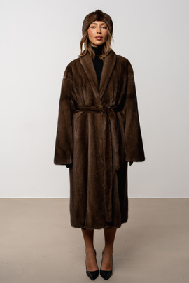 Długie futro z norek naturalnych w kolorze brązu