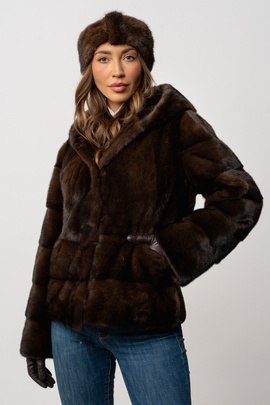 Brązowe futro z naturalnych norek