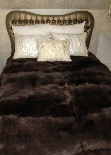 Narzuta z naturalnego futra lisa