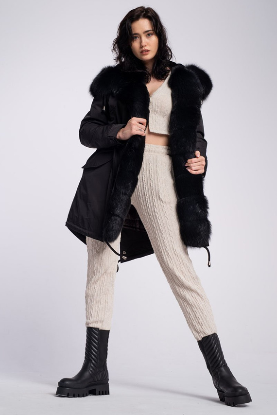 Parka damska obszyta naturalnym futrem lisa w kolorze czarnym