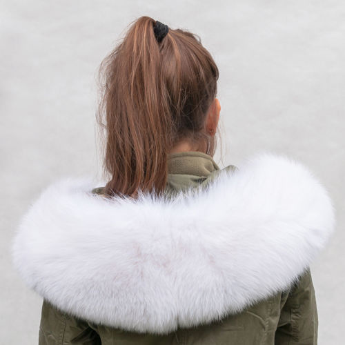 Futrzane obszycie na kaptur z naturalnego futra lisa.