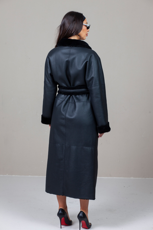 Długi czarny kożuch ze skór merynosów