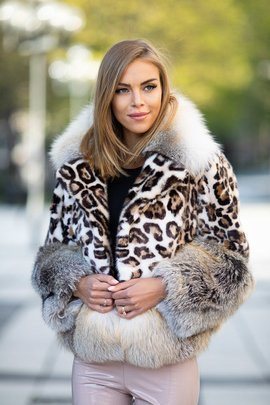 Futro w panterkę z grzbietów norek oraz lisa.