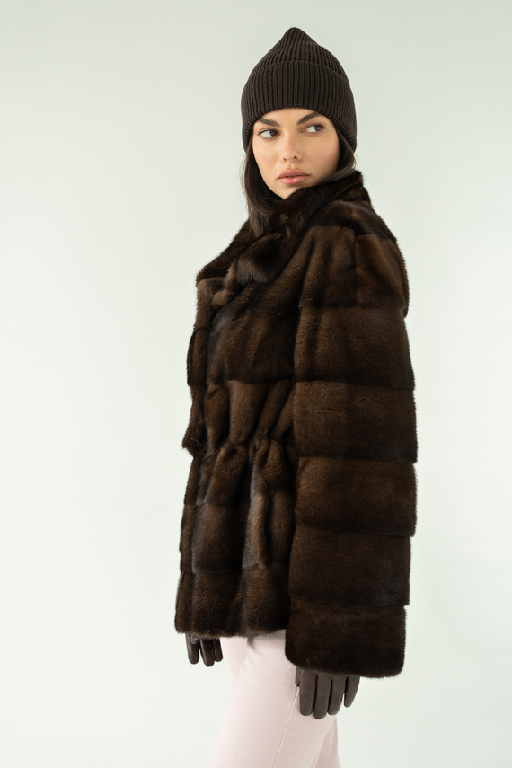Brązowe futro z naturalnych norek