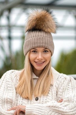 Kaszmirowa czapka w kolorze beżowym