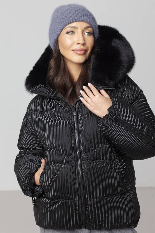 Czarna kurta Sissi marki Flo&Clo z futrzanym obszyciem