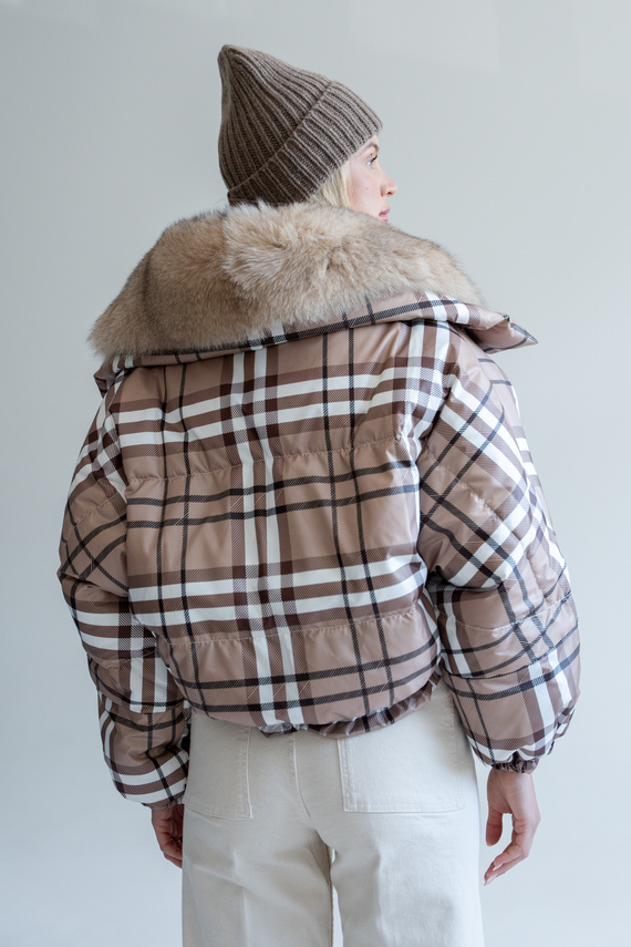Włoska kurtka puchowa w kratę marki Flo&Clo z futrzanym obszyciem