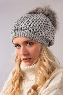 Szara beretka wełniana z pomponem z naturalnego lisa srebrnego