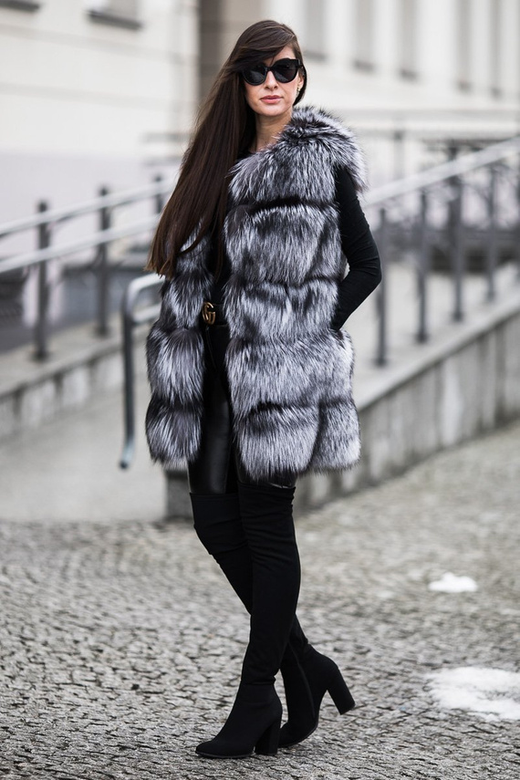 Futrzana kamizelka z naturalnego futra lisa srebrnego.