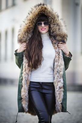 Parka damska z futrem naturalnym z rysia kanadyjskiego.