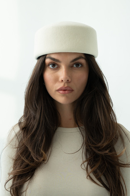 Kremowy wełniany toczek Mia