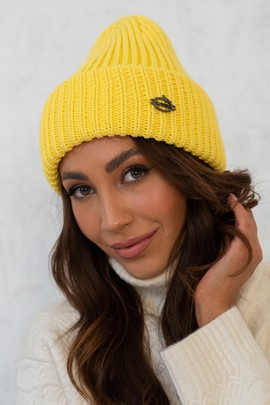 Czapka damska Derby w pięknym żółtym kolorze