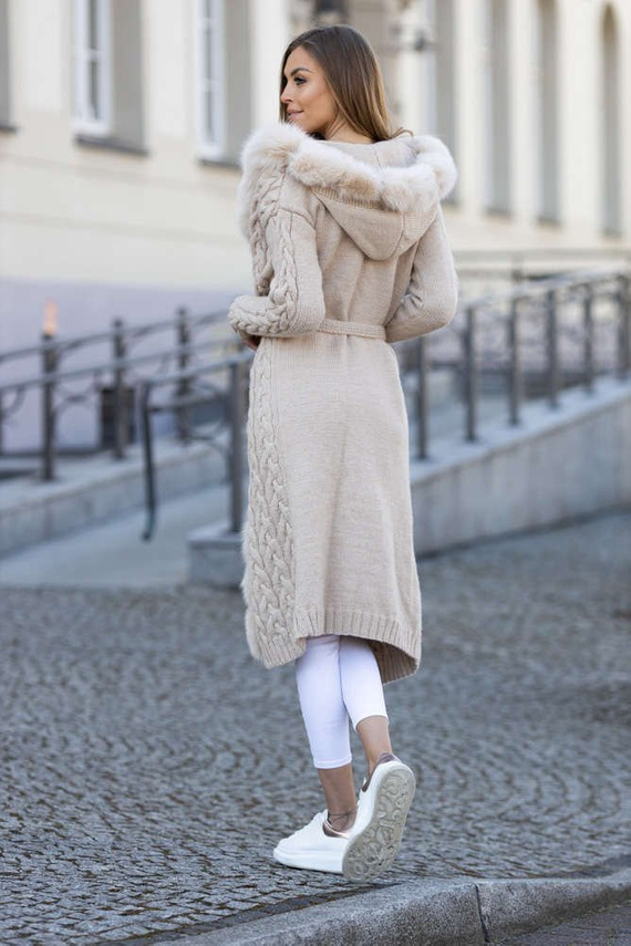 Beżowy kardigan z alpaki i wełny z futrzanym obszyciem