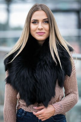 Kołnierz z naturalnego futra z lisa.