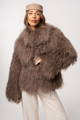 Brązowe futro z lamy 