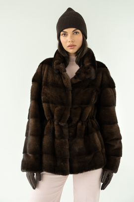Brązowe futro z naturalnych norek