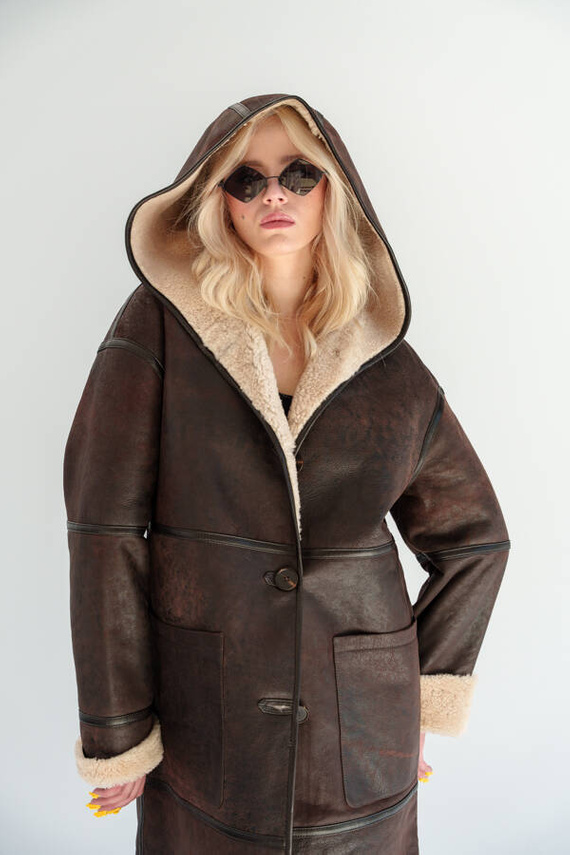 Brązowy kożuch z kapturem Dacota 