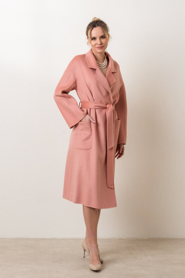 Wełniany płaszcz w kolorze morelowym