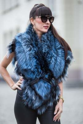 Etola z naturalnego futra lisa srebrnego  - niebieski