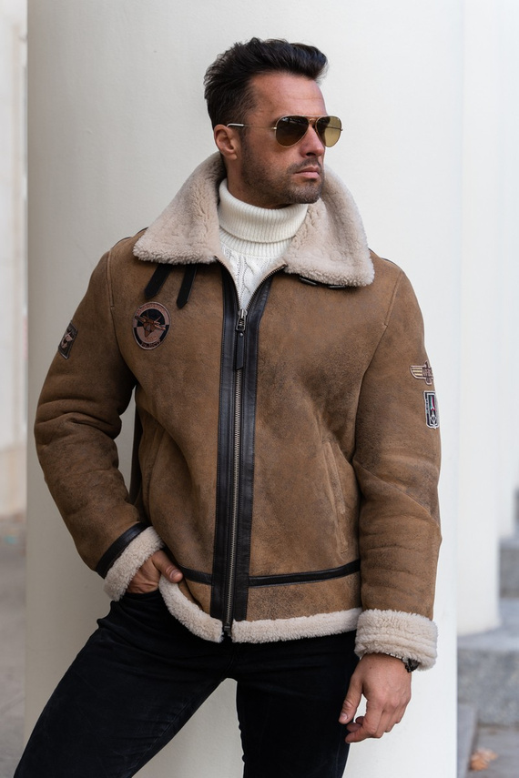 Brązowy kożuch typu pilotka 