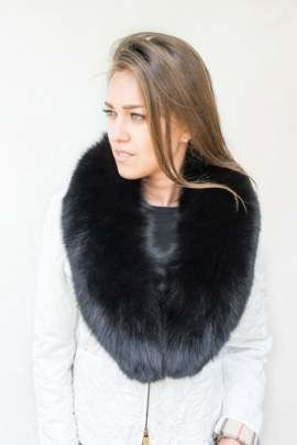 Kołnierz z naturalnego futra lisa w kolorze czarnym