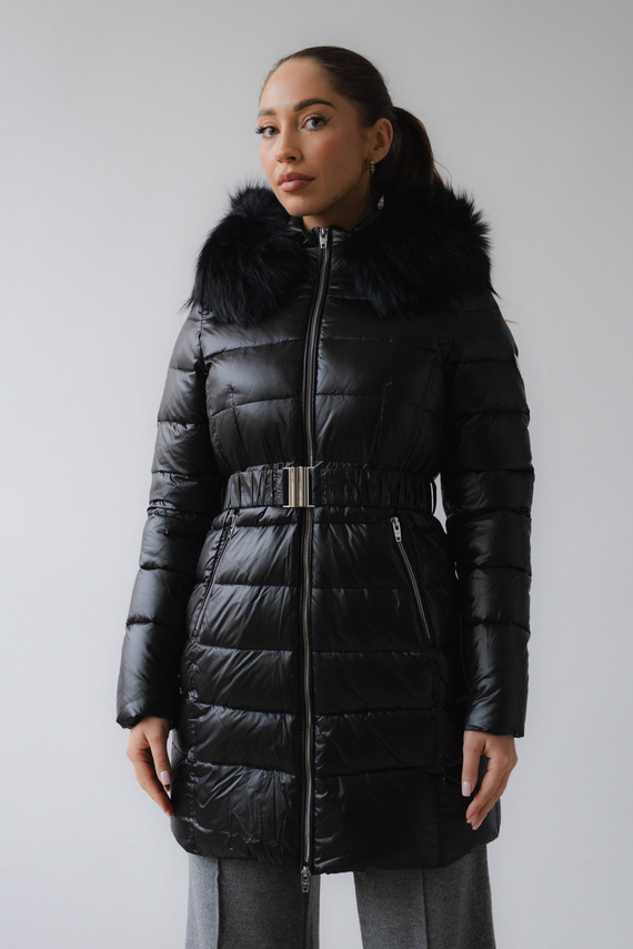 Czarna kurtka puchowa Ammy z futrzanym kapturem 