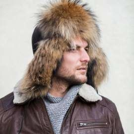 Uszanka futrzana z naturalnego futra jenota.