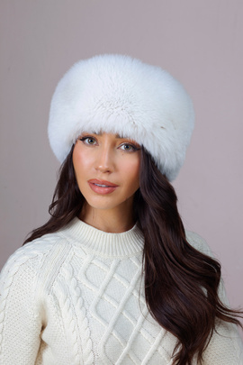 Biały toczek damski z naturalnego futra lisa