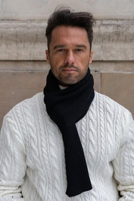 męski szal z wełny merino w kolorze czarnym