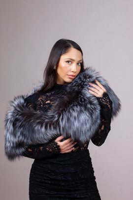 Srebrna futrzana etola z naturalnego lisa