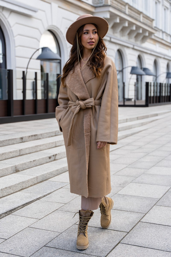 Beżowy dwustronny kożuch damski