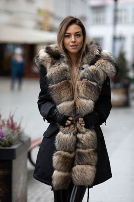 Parka damska obszyta naturalnym futrem jenota
