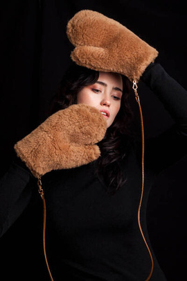 Brązowe wełniane rękawiczki