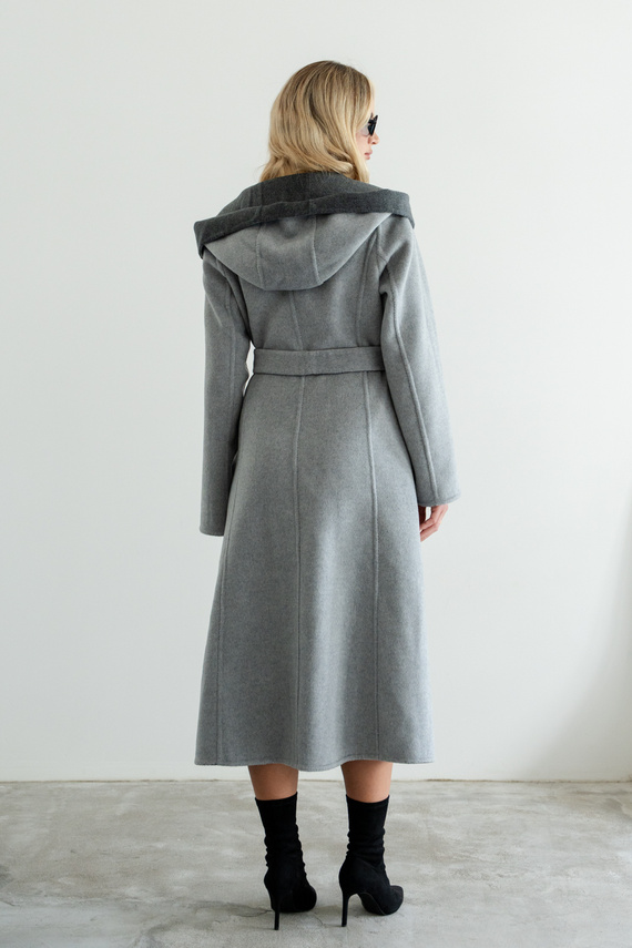 Kaszmirowy dwustronny płaszcz w kolorze szarym