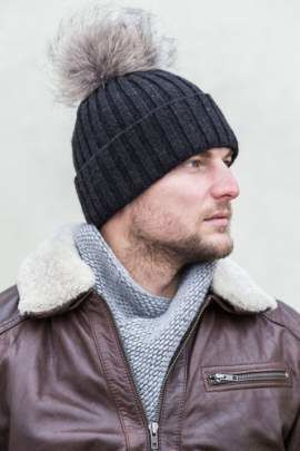 Męska  czapka wełniana z pomponem z naturalnego futra jenota
