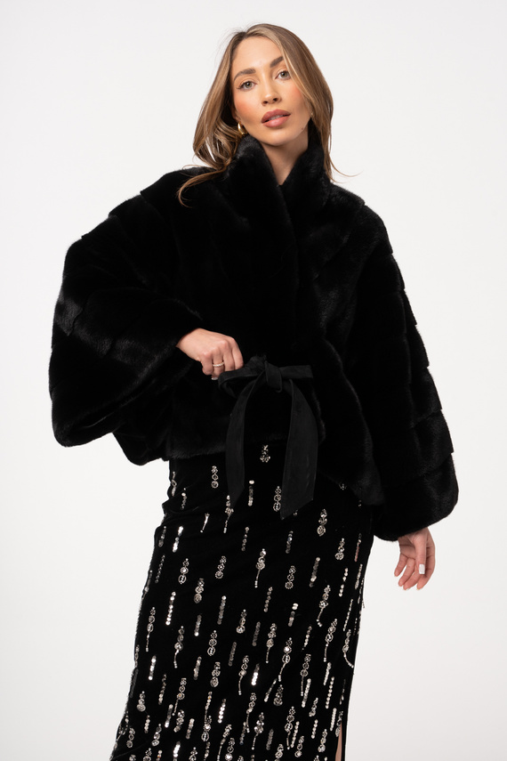 Czarne futro w stylu poncza z naturalnych norek