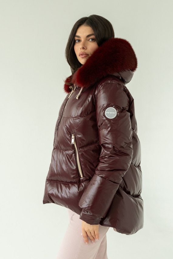 Bordowa włoska kurtka puchowa marki Flo&Clo z kapturem i futrzanym wykończeniem