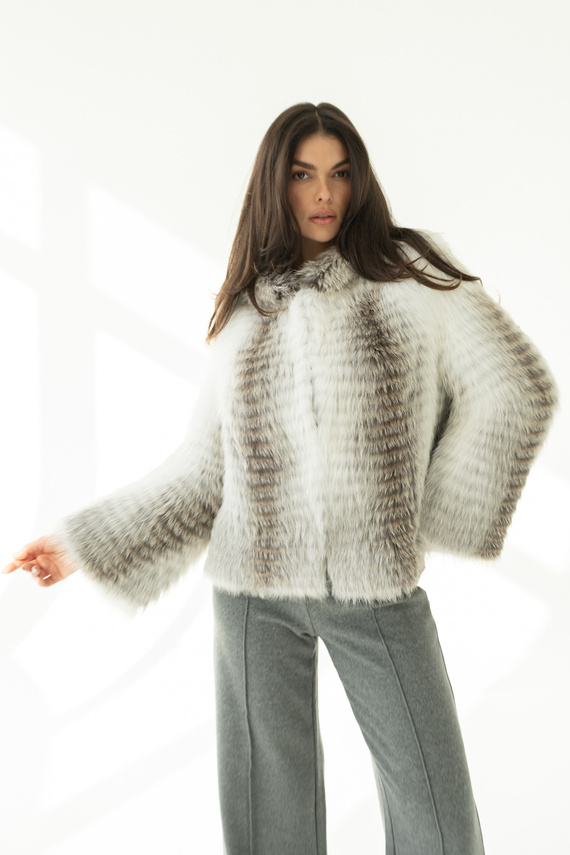 Stylowe futro z kapturem z lisów Shadow naturalnych w odcieniach szarości i bieli