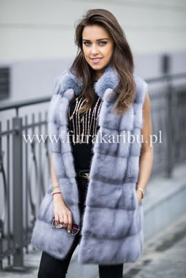 Kamizelka z naturalnego futra norek - grzbiety w kolorze szafirowym.
