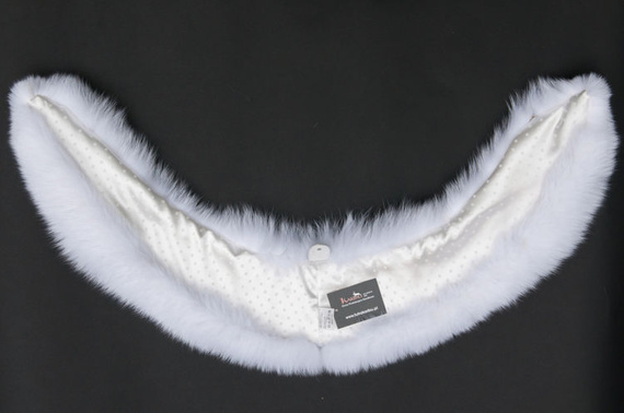 Futrzane obszycie na kaptur z lisa naturalnego w kolorze białym