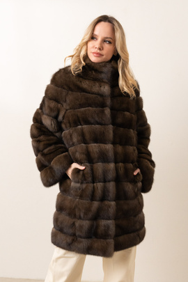 Brązowe futro z rosyjskich soboli barguzińskich